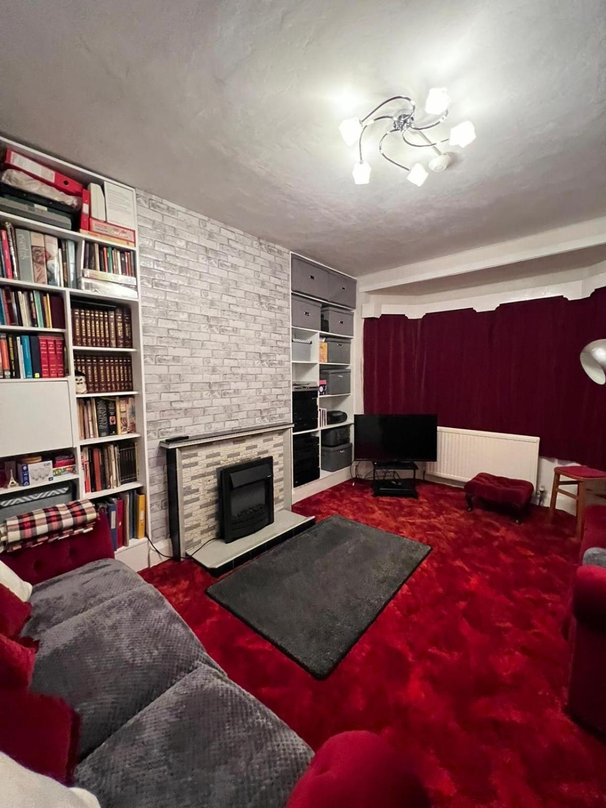 Apartment Newtons *