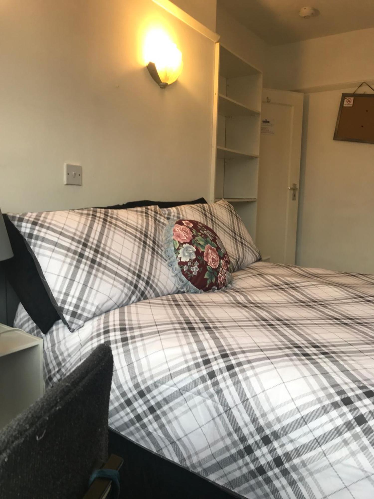 Newtons Apartment *
