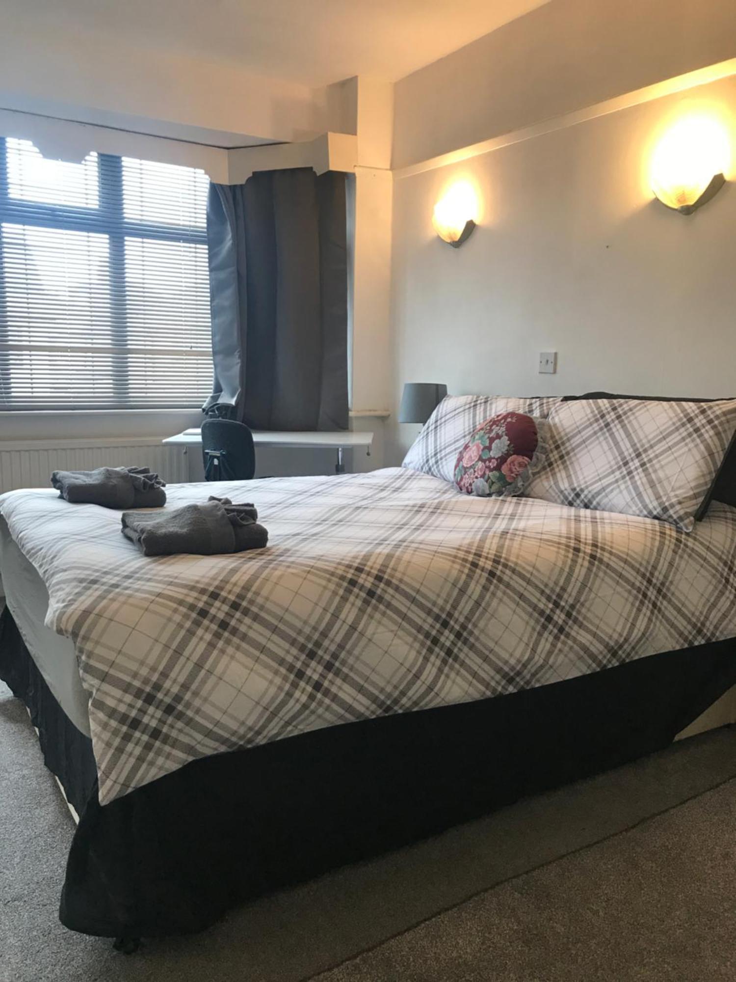 Apartment Newtons *