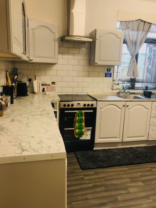 Newtons Apartment *