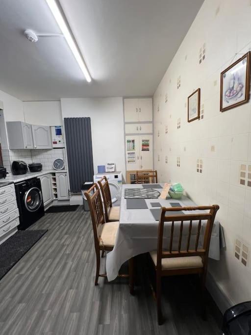 Newtons Apartment *