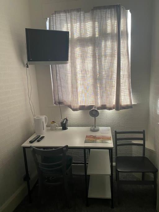 Apartment Newtons *