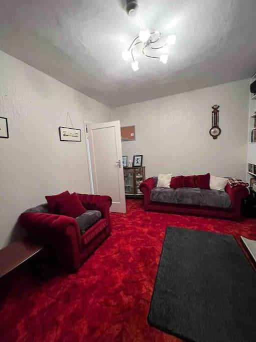 Newtons Apartment *