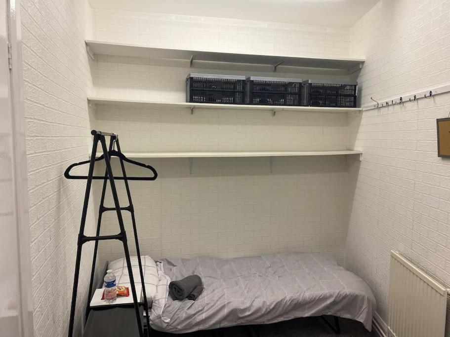 Apartment Newtons *