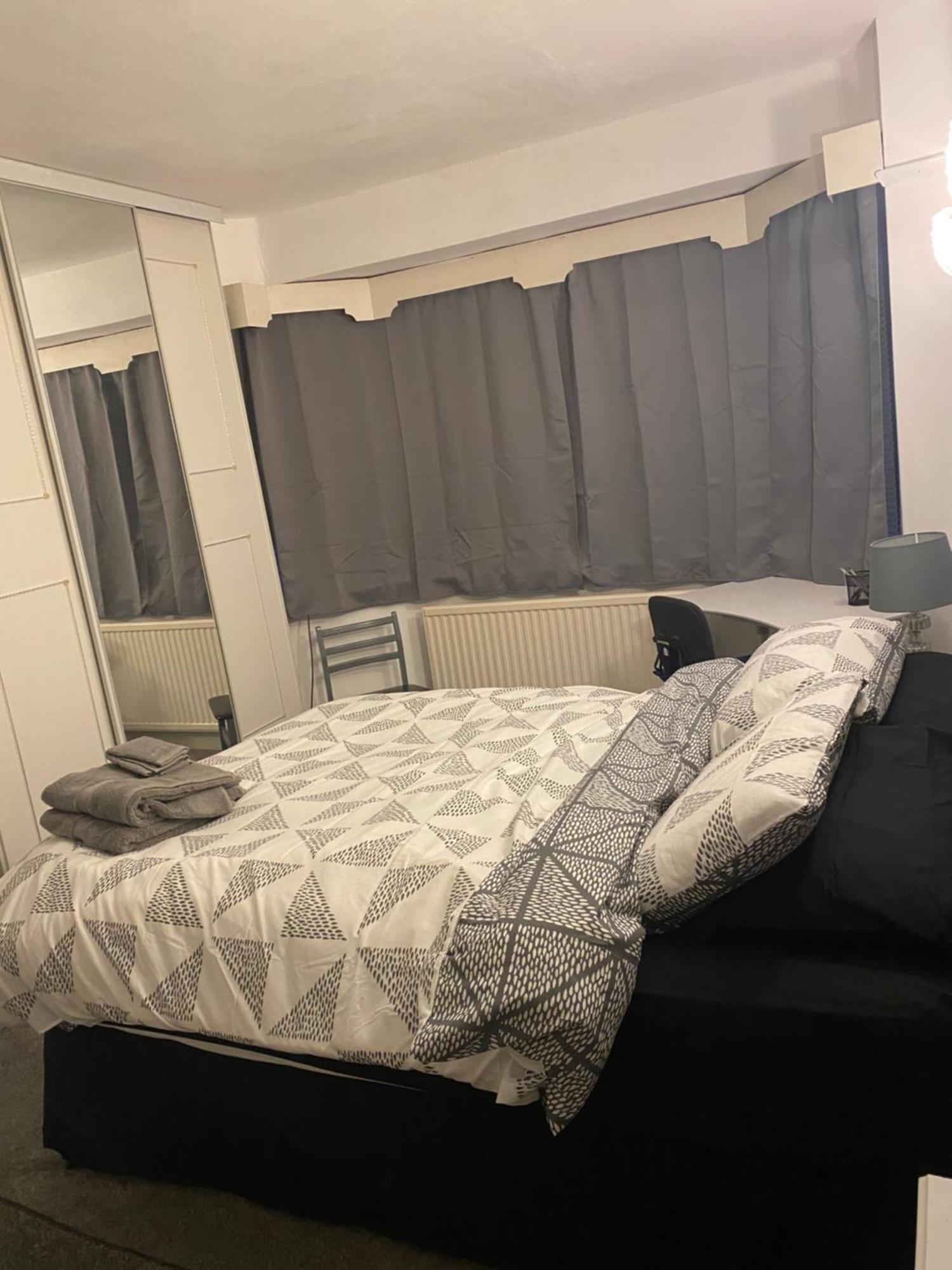 Apartment Newtons